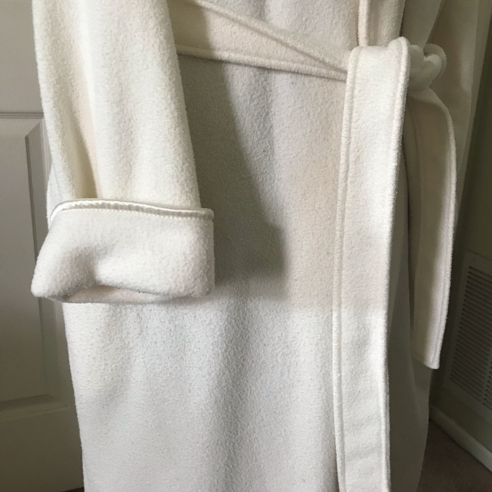 Cherokee Robe - Picture 2 of 3